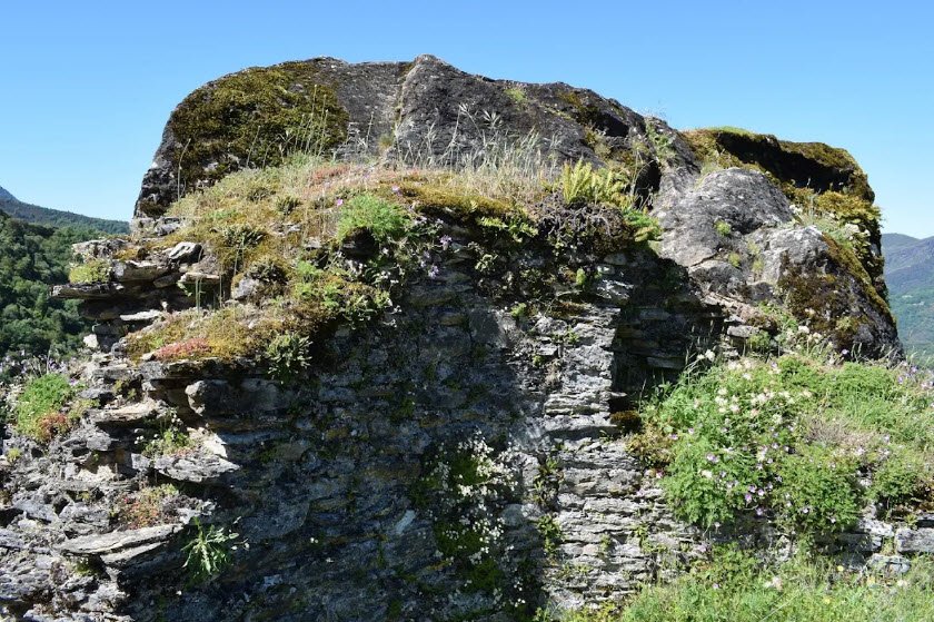 Castle of O Carbedo, Spain